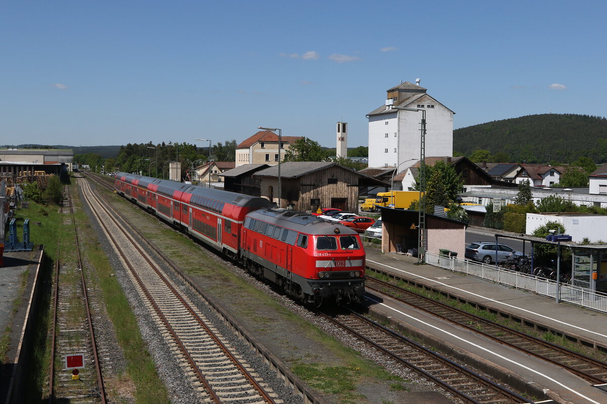 218 433 war am 12. Mai 2025 in Wernberg auf dem Weg nach Regensburg.