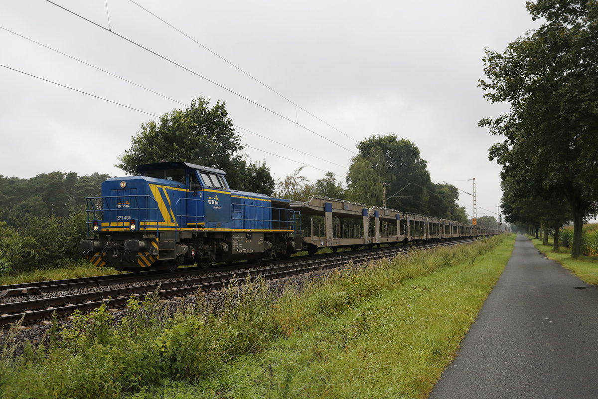 277 405 von  EVB  mit einem leeren Autozug am 11. August 2017 bei D�rverden.