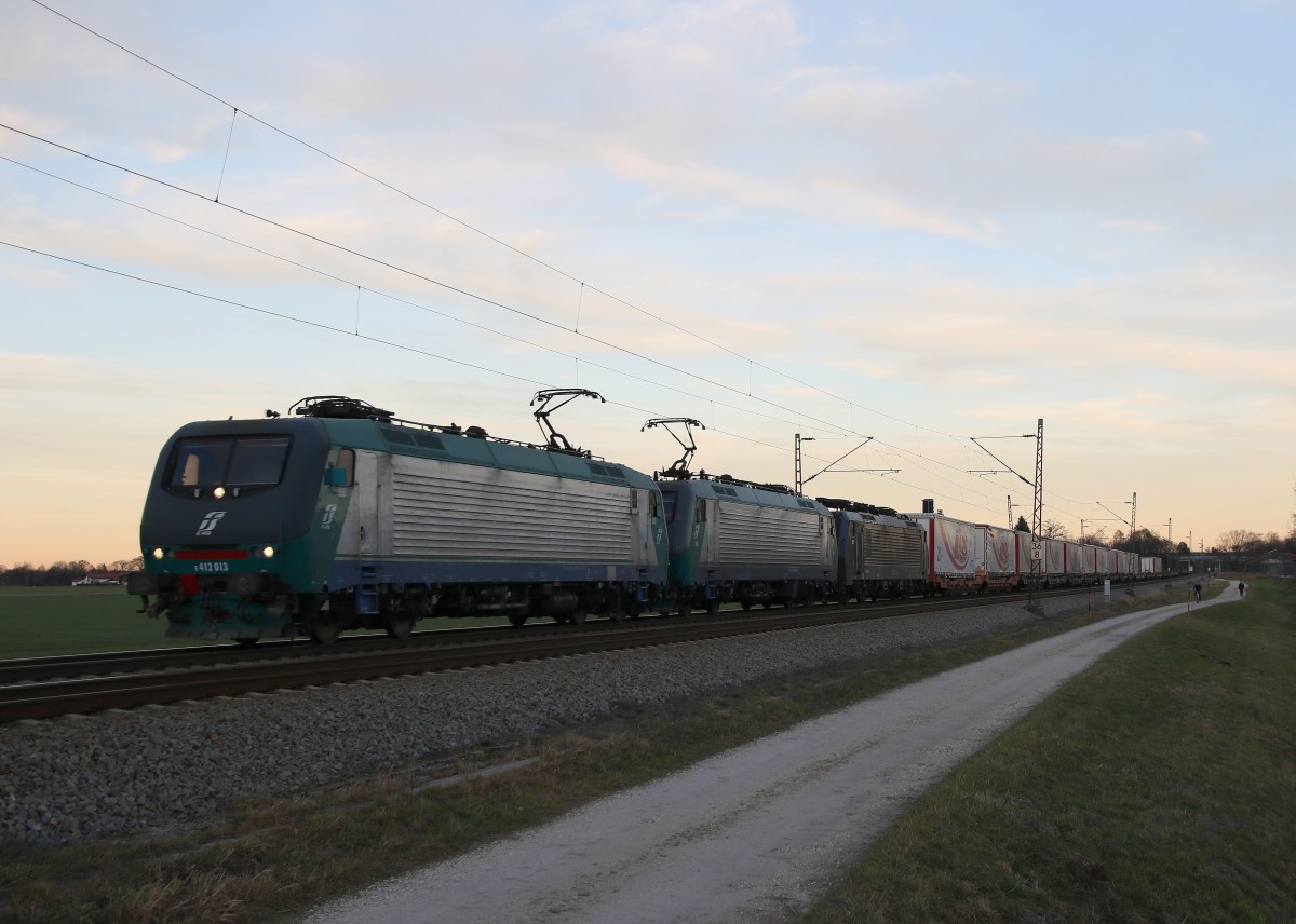 412 013, 412 xxx und 189 xxx mit dem  Mars-Zug  am 23. Dezember 2014 bei �bersee.