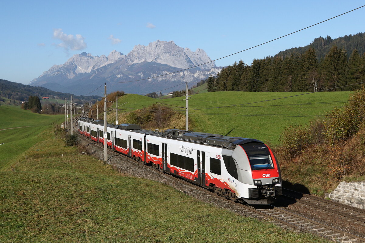 4748 024 aus Kitzb�hl kommend am 29. Oktober 2024 bei Fieberbrunn.