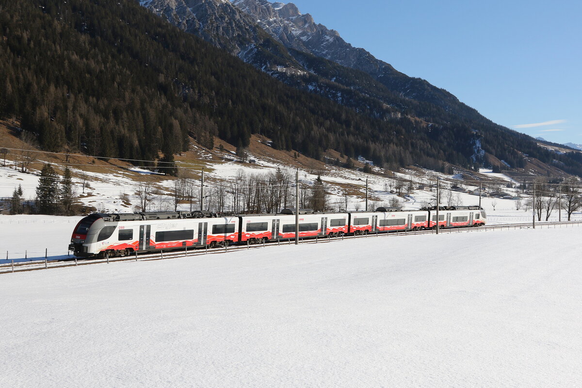 4748 025 war am 5. Februar 2025 bei Grie�en in Richtung Hochfilzen unterwegs.
