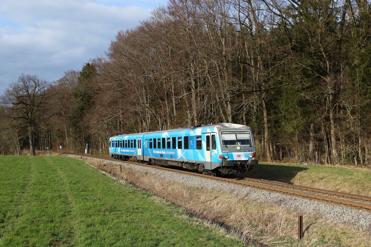628 423 war am 19. M�rz 2024 auf der  Chiemgau-Bahn  zwischen Prien am Chiemsee und Aschau im Chiemgau im Einsatz. Das Bild entstand kurz vor dem Haltepunkt  Umrathshausen Ort .