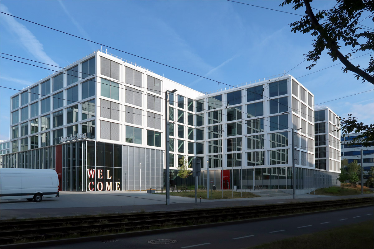 Daimler Office V in Stuttgart-Vaihingen - 

Fertigstellung 2021, Architekturbüro O&O Baukunst (Berlin, Wien)

Das Haus A an der Straße Am Wallgraben.

30.08.2022
