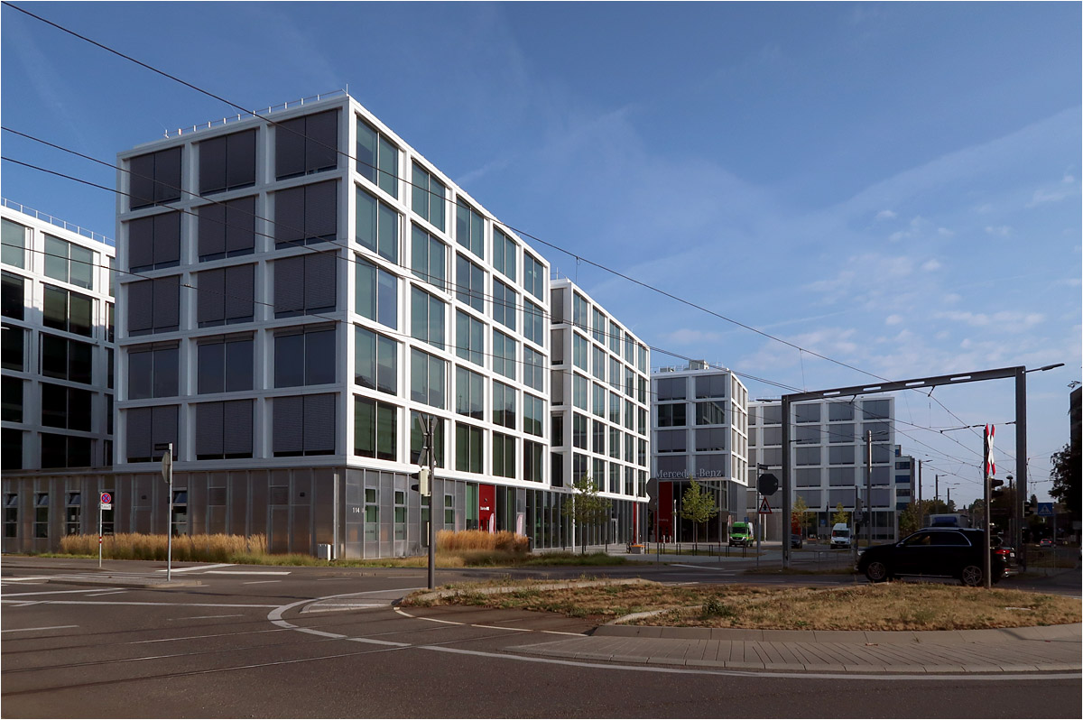 Daimler Office V in Stuttgart-Vaihingen - 

Fertigstellung 2021, Architekturbüro O&O Baukunst (Berlin, Wien)

Blick entlang der Straße Am Wallgraben. Hier fährt auch die Stadtbahn.

30.08.2022
