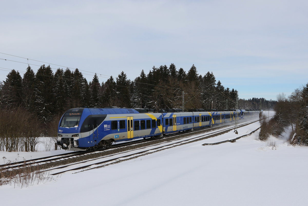 ET 308 der  Bayerischen Regiobahn  auf dem Weg von Freilassing nach M�nchen. Aufgenommen am 27. Januar 2021 bei Grabenst�tt im Chiemgau.