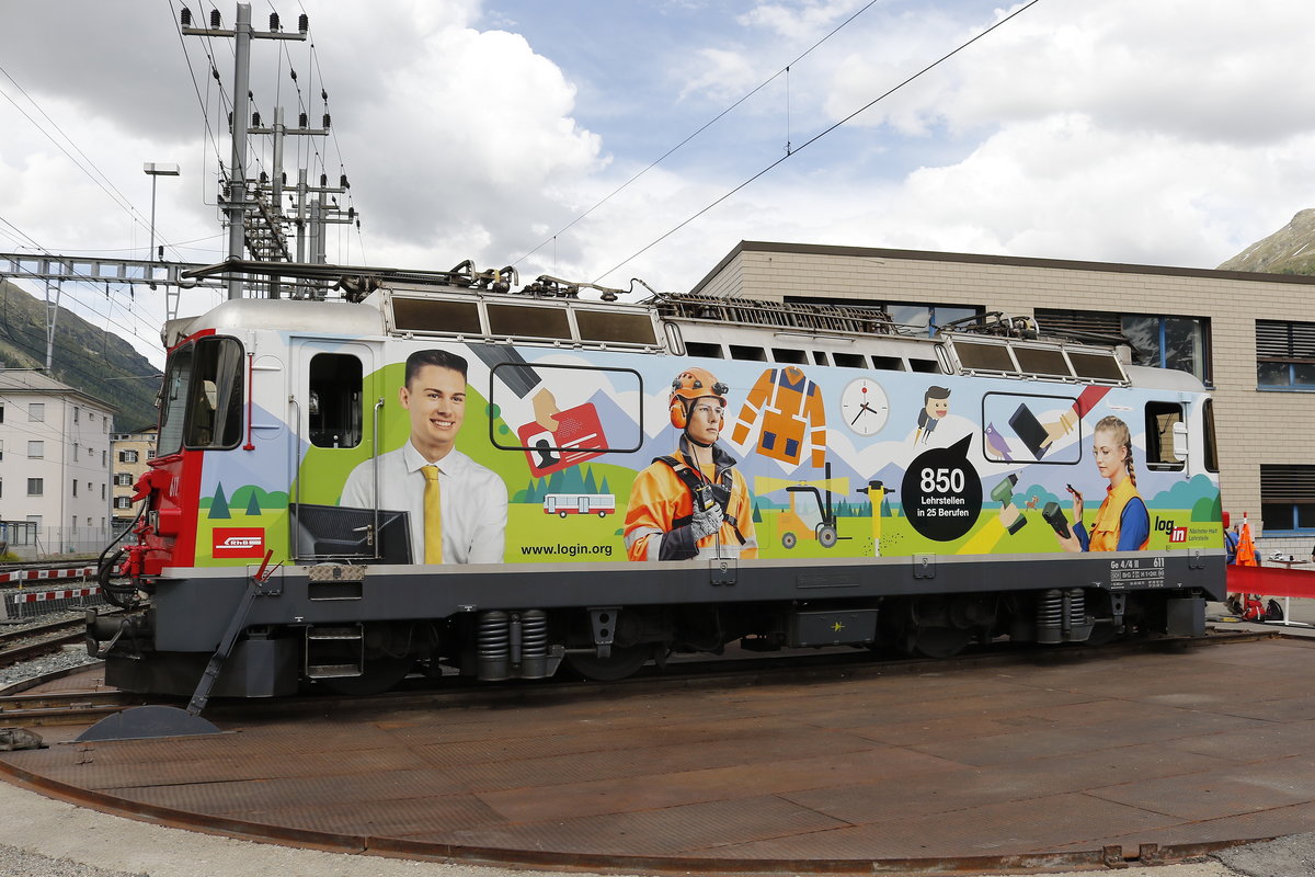 Ge 4/4 II 611  Log In  am 10. Juni 2018 auf der Drehscheibe im Bahnhof von Samedan.