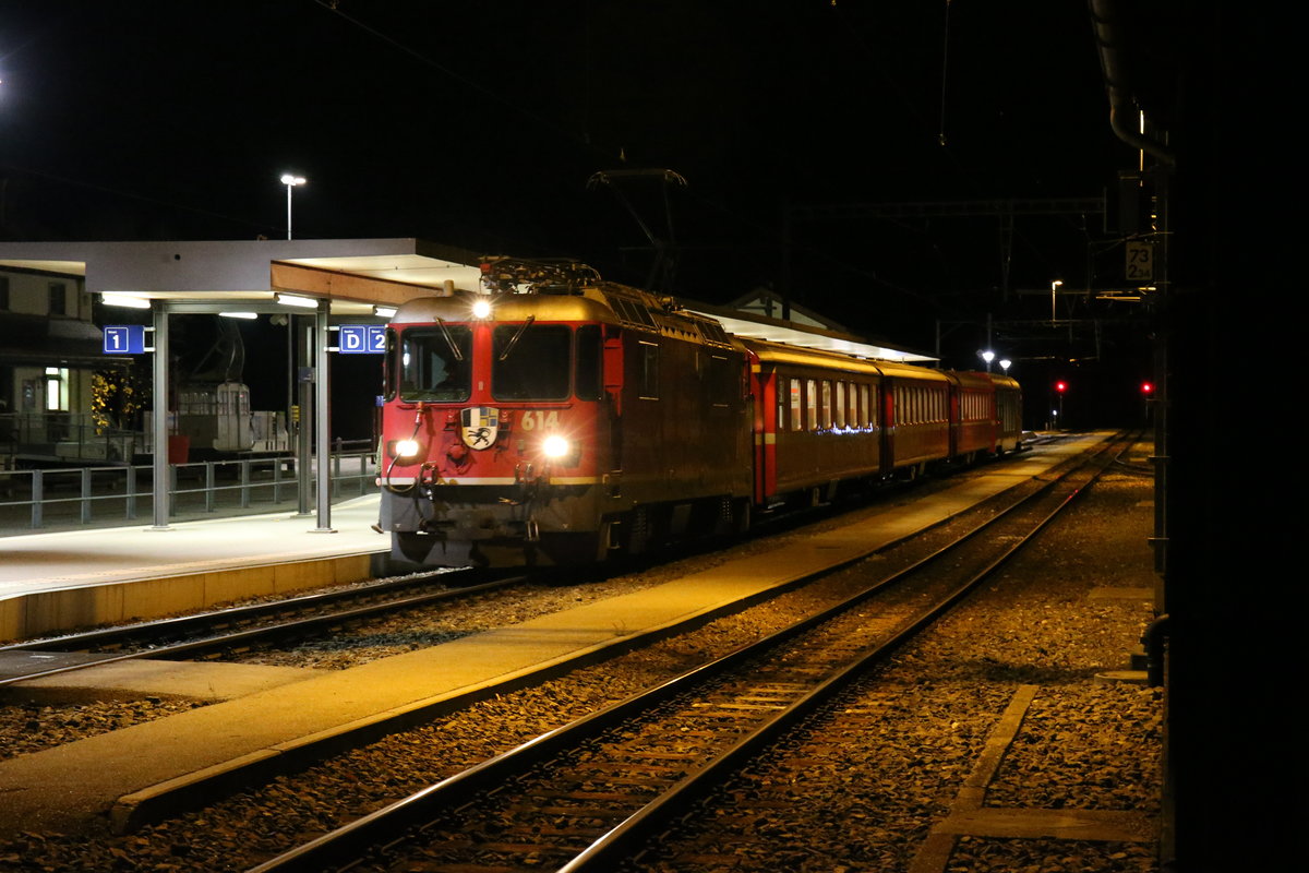 Ge 4/II 614  Schiers  am 30. Oktober 2017 im Bahnhof von Berg�n.