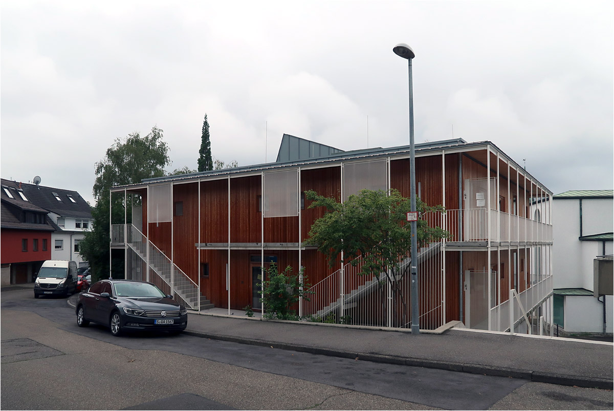 Kinderhaus Franziskus in Stuttgart-Kaltental - 

Fertigstellung 2015, Kuhn und Lehmann Architekten.

Die östliche Fassade an der Burgstraße.

27.08.2022 