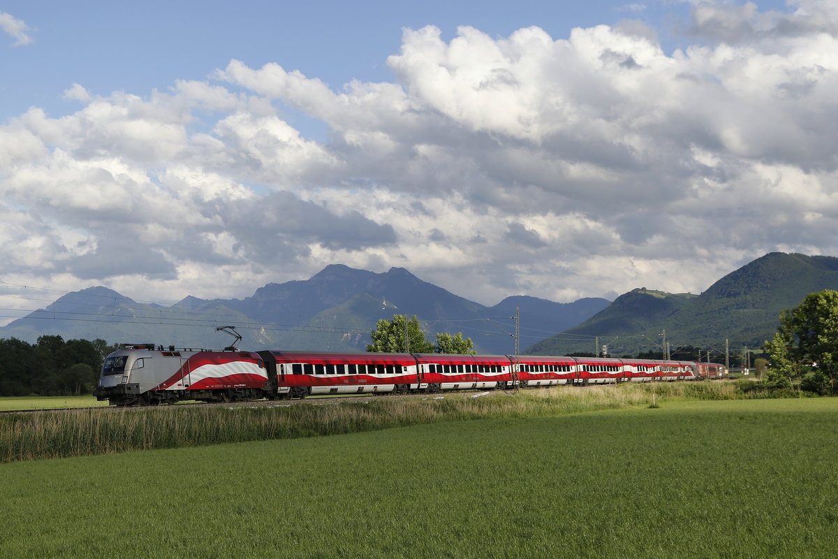  Ski WM Railjet  und  �FB Railjet  auf dem Weg nach Innsbruck. Aufgenommen am 7. Juni 2017 bei Bernau am Chiemsee.