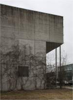 
. Repro- und Datenhaus in München-Riem -

Weitgehend geschlossene Sichtbetonfassade auf der Westseite.

März 2015 (M)