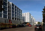 Daimler Office V in Stuttgart-Vaihingen -     Fertigstellung 2021, Architekturbüro O&O Baukunst (Berlin, Wien)    Blick in die nördlich vorbeiführende Schockenriedstraße.