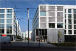 Daimler Office V in Stuttgart-Vaihingen -     Fertigstellung 2021, Architekturbüro O&O Baukunst (Berlin, Wien)    Von Norden, Osten und Süden führen zwischen die Gebäude wegen in