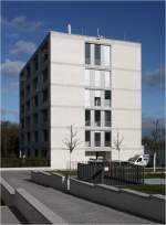. Apartmenthaus von Chipperfield Architektes in Stuttgart -

Das Gebäude ist klar und symmetrisch gegliedert.

November 2015 (M)