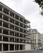 
. The Vere Gardens Residential Deveolopment in London-Kensington -

Das Motiv der Rundstützen sieht man zur Zeit bei mehreren Projekten von Chipperfields Architects in London bzw. Großbritannien. Nordfassade an der Kensington Road.

Juni 2015 (M)