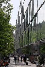 . Bürogebäude Elsässertor in Basel -

Die Fassade entlang der Viaduktstraße in schräger Ansicht.

Juni 2013 (Matthias)