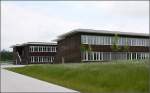 . Gymnasium Buchloe -

Am Ende der beiden Klassenzimmerflügel auf der Nordseite befinden sich offene Fluchttreppen.

Mai 2014 (Matthias)