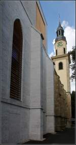 . Der neue Hospitalhof in Stuttgart -

Der Neubau verlängert die Kirchenwand auf ihre ursprüngliche Länge. Sogar Fenster mit gotischem Spitzbogen wurden eingebaut.

August 2014 (Matthias)