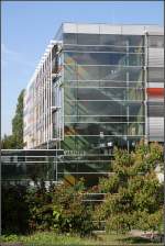 . Kinderklinik der Universität Heidelberg - 

Gebäudeecke mit gläsernem Treppenhaus.

August 2014 (Matthias)