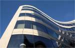 . Kö-Bogen von Daniel Libeskind in Düsseldorf -

Die weiteren Fassaden nach Süden und Osten und zwischen den beiden Gebäuden sind horizontal gegliedert.

Oktober 2014 (Matthias)