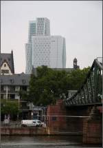 . Brohochhaus 'Nextower' und Hotelhochhaus 'Jumeirah' in Frankfurt am Main -

Die beiden Hochhuser und der Eiserne Steg.

September 2014 (Matthias)