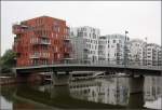 . Wohnen am Wasser in Frankfurt am Main -

Ingesamt wurde zwölf fünfgeschossige Wohnhäuser auf der Mole am Westhafen errichtet. Steidle Architekten planten die beiden östlichen Häuser.

September 2014 (Matthias)