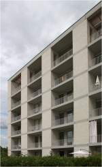 
. Apartmenthaus von Chipperfield Architektes in Stuttgart -

Die Balkone blicken auf den Park.

Mai 2014 (M)