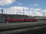 218 444-8 mit einer Schwester im Vorfeld des M�nchner Hauptbahnhofes.