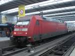 101 062-8 steht abfahrbereit im M�nchener Hauptbahnhofs.