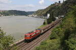 UNSER 10.000 Bild zeigt die 139 309 mit dem  Henkelzug  am 22. Juli 2021 bei St. Goarshausen am Rhein.