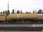 Im Bahnhof von Freilassing abgestellt war dieser Wasserwagen der
Firma  H.F. Wiebe  am 29. November 2009.