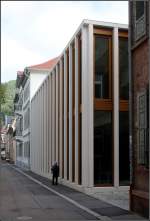 . Theater und Philharmonisches Orchester in Heidelberg -

Ansicht entlang der Friedrichstraße. Der Altbau im Hintergrund gehört ebenfalls zum Theater. Danach folgt nochmals ein kurzer Neubauabschnitt.

August 2014 (Matthias)
