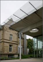 . Das Museum für Post und Kommunikation in Frankfurt am Main -

Die Terrasse vor dem Eingang unter dem Vordach und die alte Vila daneben.

September 1990 (Matthias)