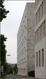 . Max-Planck-Institut für europäische Rechtsgeschichte in Frankfurt am Main -

Schrägansicht der ungewöhnlichen Fassade.

September 2014 (Matthias)
