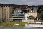 . Architekturbüro in Basel -

Der Neubau ihres eigenen Architekturbüros der Architekten Herzog & de Meuron steht in Basel am Rheinufer. Fertig war das zum Fluss hin verglaste Gebäude 2007.

Juni 2013 (Matthias)